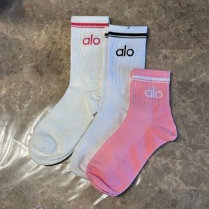 New Women’s Alo Socks
New with tags in its packaging 
3 pairs 
Fits sizes 6-11